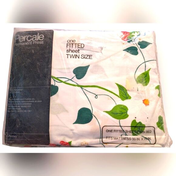 vintage percale strawberry floral print twin fitted sheet MCM